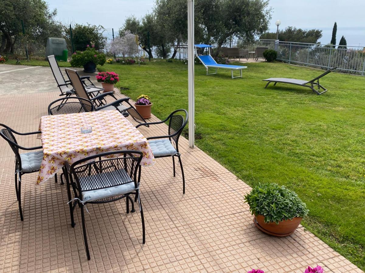 Villa Casa Vista Mare - Superb Garden And Parking Included à Imperia Extérieur photo