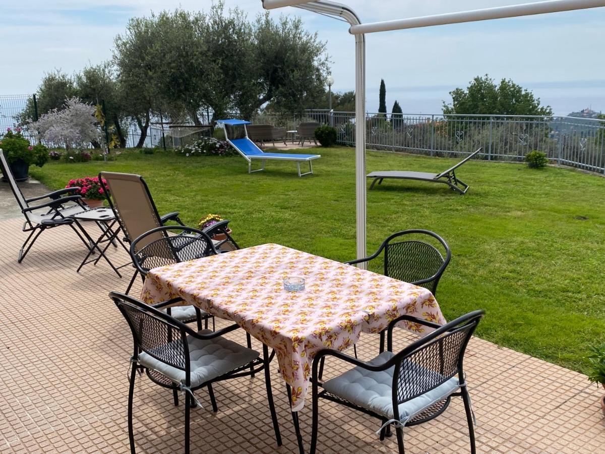 Villa Casa Vista Mare - Superb Garden And Parking Included à Imperia Extérieur photo