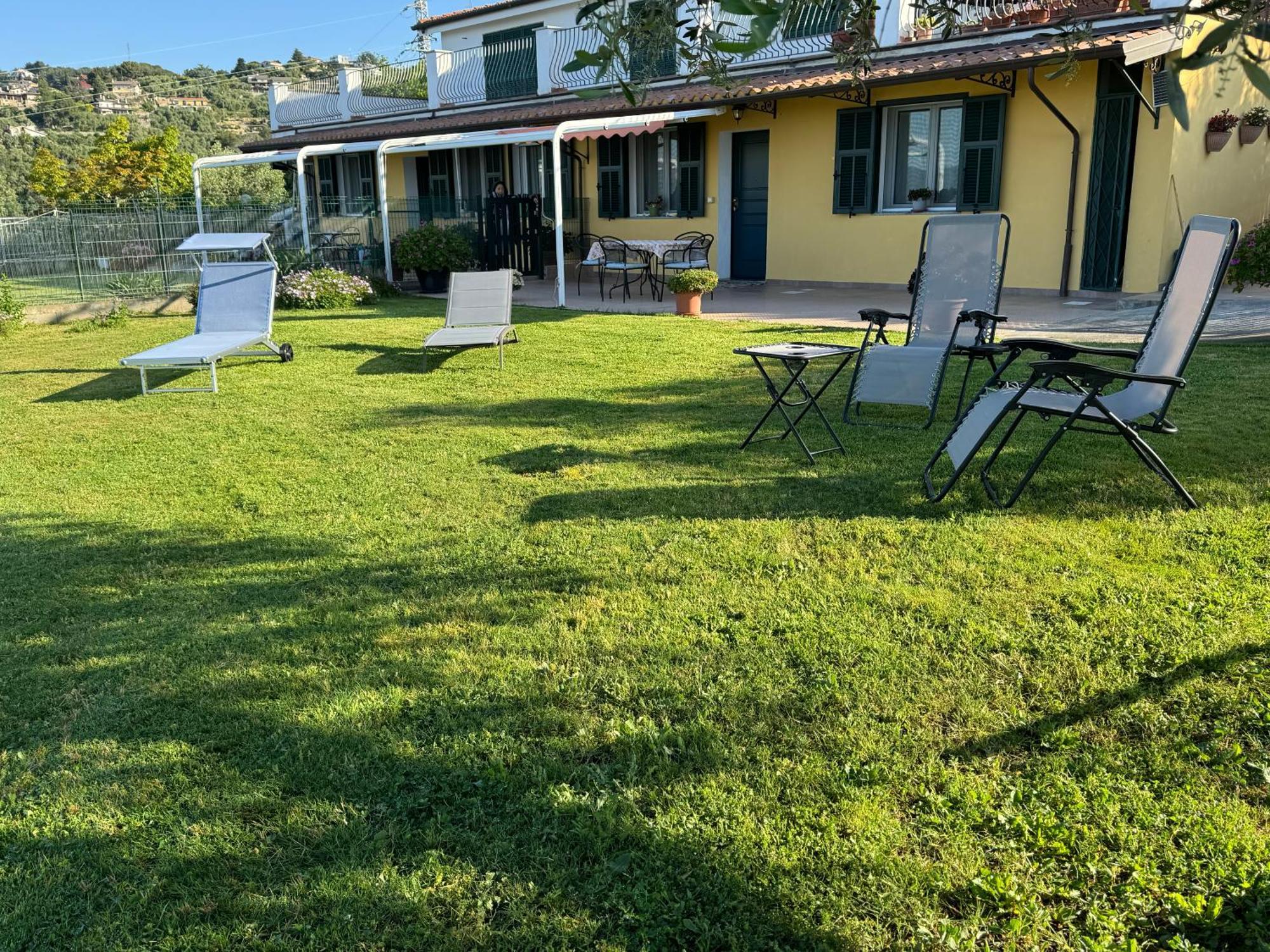 Villa Casa Vista Mare - Superb Garden And Parking Included à Imperia Extérieur photo